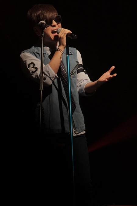 윤도현이 김제동의 연애담을 가사에 담았다고 밝혔다. <br>디컴퍼니 제공