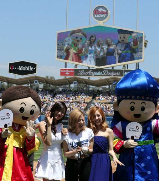 다저스 스타디움의 소녀시대