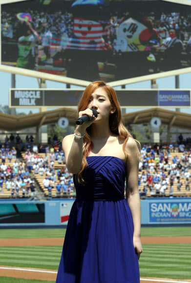 애국가 열창하는 태연