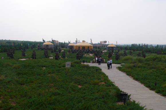 바오터우 근교의 메이다이자오춘(美垈召村).