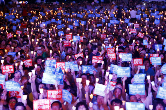 서울광장에 모인 촛불 인파