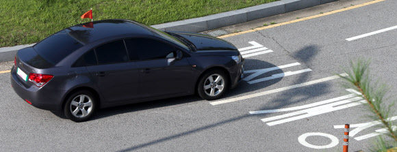 22일 오전 경기도 파주시 경의선 남북출입사무소에서 개성공단 차량이 출경하고 있다. 연합뉴스