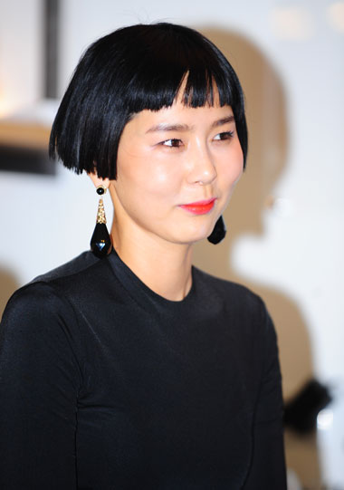 방송인 김나영이 ‘팔로우 미 시즌2’의 기자간담회장에 입장하고 있다. 장고봉PD goboy@seoul.co.kr 