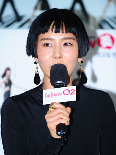 방송인 김나영이 ‘팔로우 미 시즌2’의 기자간담회 참석해 기자의 질문에 답하고 있다. 장고봉PD goboy@seoul.co.kr