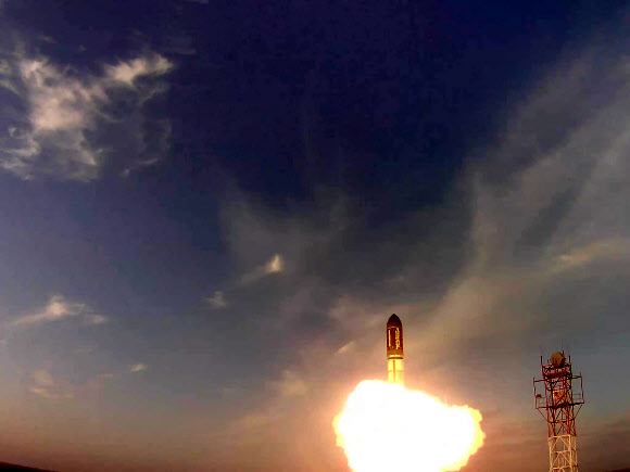 22일 오후 11시39분 러시아 남부 야스니 발사장에서 러시아 발사체인 ’드네프르’에 실려 성공적으로 발사됐다고 항공우주연구원이 23일 밝혔다. 연합뉴스