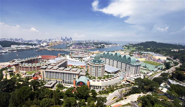 2010년 싱가포르에 문을 연 가족형 복합리조트 ‘리조트월드센토사’. 위락산업 육성을 통해 싱가포르의 국가 이미지를 바꿔 놓은 상징으로 평가받고 있다. 싱가포르 리조트월드센토사 제공