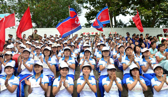 당·정 고위간부들이 28일 각지 청년·학생들과 ’청년절’을 경축했다고 조선중앙통신이 29일 보도했다.  연합뉴스
