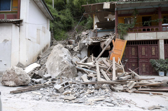 中 남서부 규모 5.9 지진… 5명 사망  
