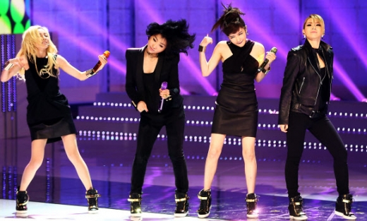 투애니원, 방송대상 축하무대<br>연합뉴스