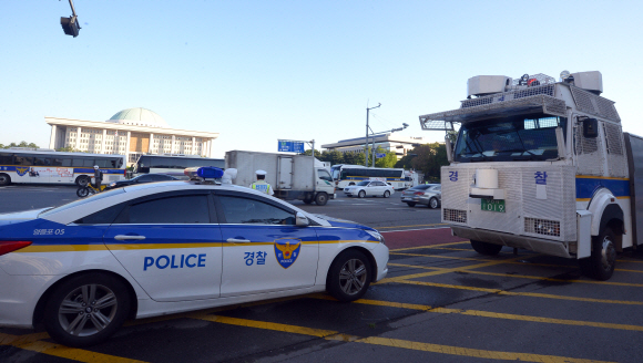 이석기 통합진보당 의원에 대한 체포동의안 본회의 표결을 있는 4일 국회 주변에서 경찰 경계가 강화 되고 있다. 정연호기자 tpgod@seoul.co.kr