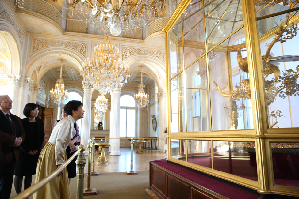 러시아 상트페테르부르크 G20 정상회의에 참석했던 박근혜 대통령이 베트남 국빈방문에 앞서 지난 7일 오전(현지시간）에르미타쥐 미술관을 방문하고 있다. 뉴시스