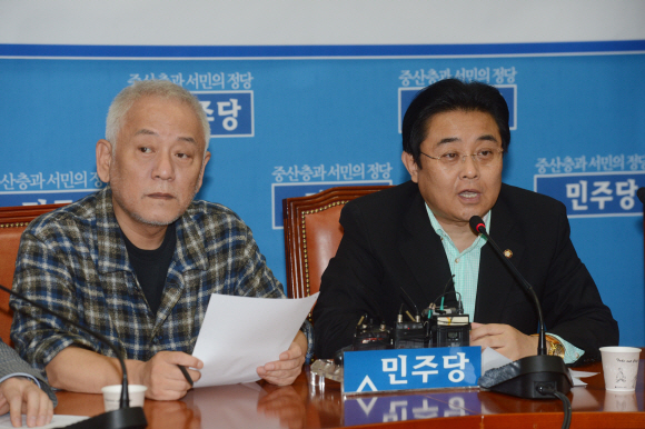 국회 민주당 원내대표실에서 열린 추석민심 보고 간담회에서 전병헌 원내대표가모두 발언을 하고있다. 안주영 jya@seoul.co.kr