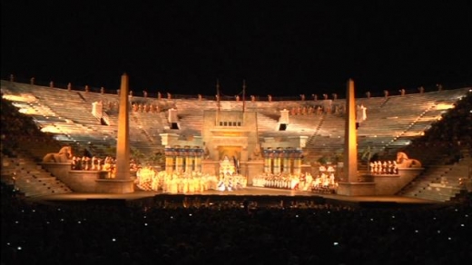 28일 오전 9시 40분 방송되는 KBS 1TV ‘걸어서 세계 속으로’가 베르디 탄생 200주년 오페라 축제의 낭만으로 이끈다.<br>KBS 제공