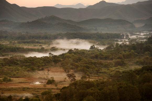 국군의 날을 앞두고 육군 5군단이 군단 창설 60주년을 맞아 중부전선 일부를 공개했다. 연합뉴스