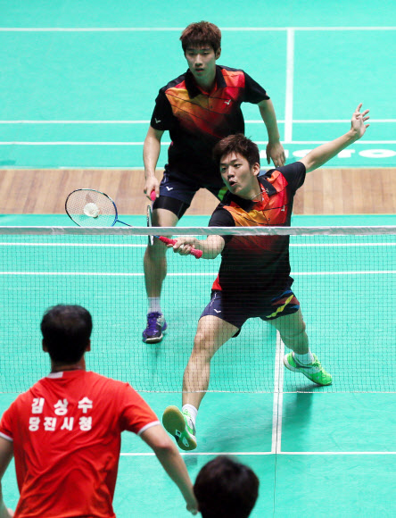 제94회 전국체육대회 배드민턴 남자일반부 단체전 이용대와 조건우  연합뉴스