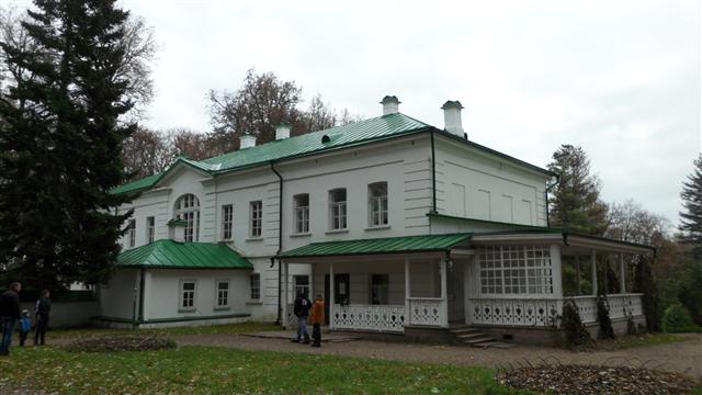 톨스토이와 부인, 13명의 자녀들이 살았던 야스나야폴랴나의 톨스토이 저택.