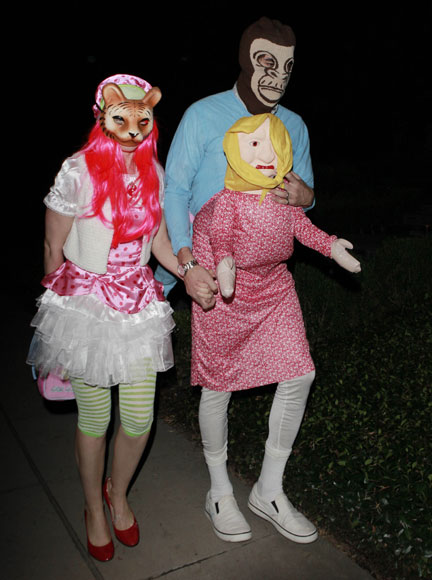 아일라 피셔와 남편 사챠 바론 코헨 사진=TOPIC / SPLASH NEWS(www.topicimages.com)　