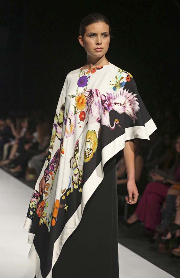 5일(현지시간) 페루 수도 리마에서 열린 리마 패션위크에서 에트로가 2014 봄/여름 컬렉션을 선보이고 있다. AP/뉴시스