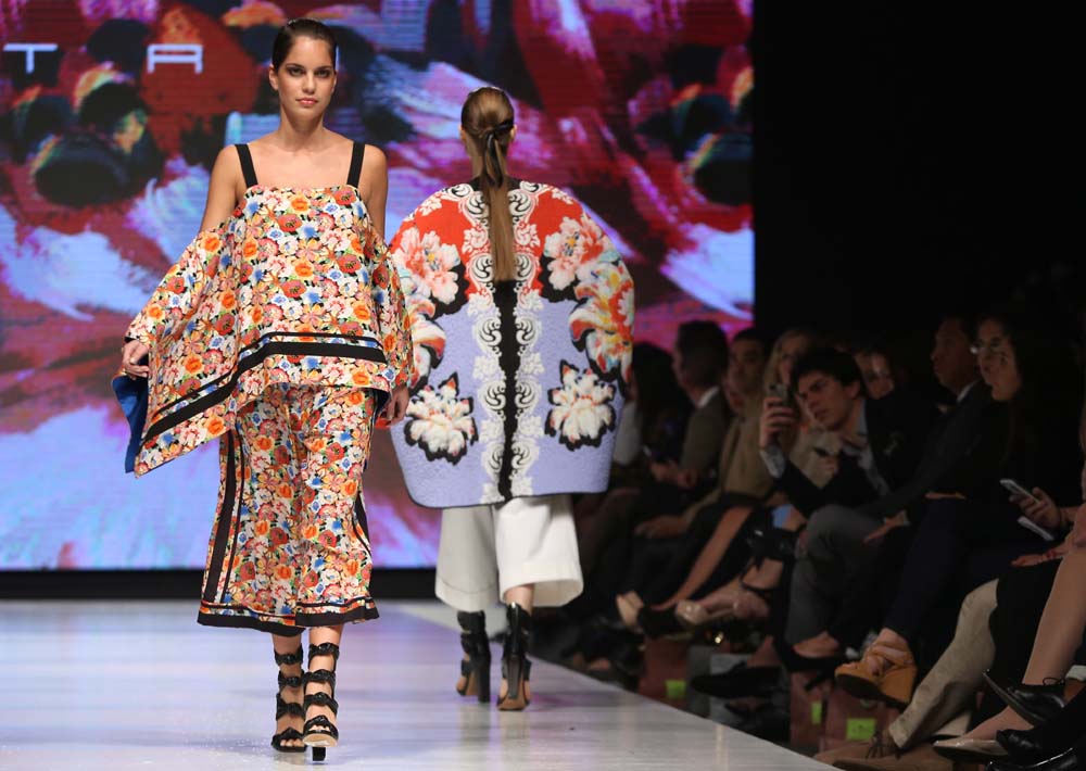 5일(현지시간) 페루 수도 리마에서 열린 리마 패션위크에서 에트로가 2014 봄/여름 컬렉션을 선보이고 있다. AP/뉴시스