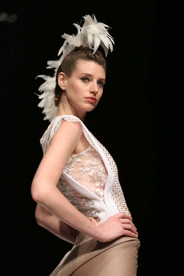 5일(현지시간) 페루 수도 리마에서 열린 리마 패션위크에서 현지 디자이너 아니 알바레스 칼데론이 2014 봄/여름 컬렉션을 선보이고 있다.  AP/뉴시스