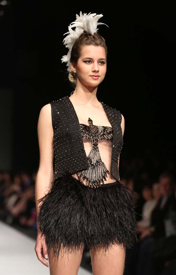 5일(현지시간) 페루 수도 리마에서 열린 리마 패션위크에서 현지 디자이너 아니 알바레스 칼데론이 2014 봄/여름 컬렉션을 선보이고 있다.  AP/뉴시스