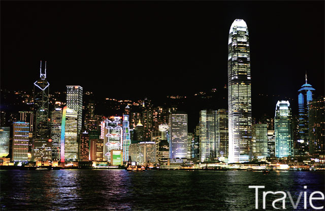 와인앤다인 축제는 화려한 홍콩의 야경과 어우러져서 더 흥겹다