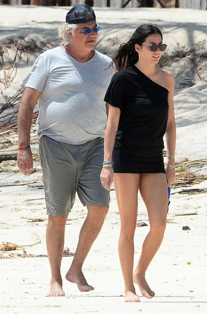 이탈리아 갑부인 플라비오 브리아토레(63)와 미스이탈리아 출신 모델 엘리자베타 그레고라치(33)가 아프리카 케냐의 말린디 해변에서 오붓한 시간을 갖고 있다. 스플래시뉴스닷컴  