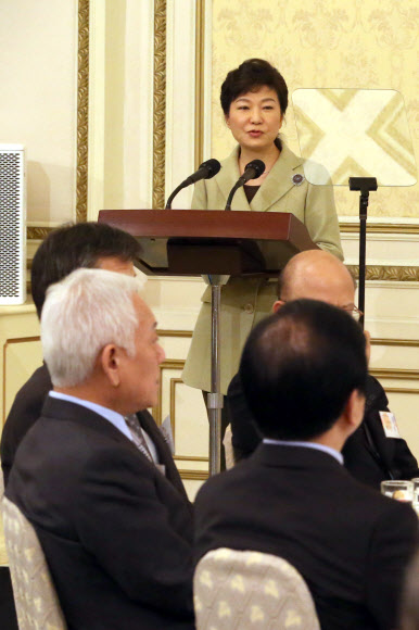 인사말하는 박 대통령 박근혜 대통령이 3일 오후 청와대 영빈관에서 열린 ‘2014년 신년인사회’에서 인사말을 하고 있다.  연합뉴스