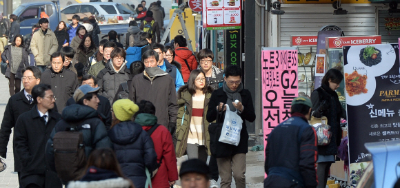 3일 서울 서대문구 연세로를 가득 메운 시민들의 모습. 