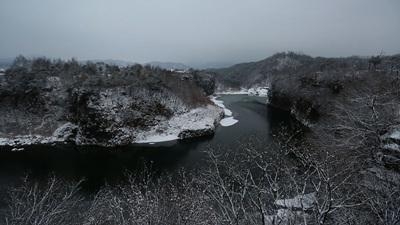 얼어붙은 폭포와 주상절리가 장관을 이루는 한탄강의 겨울 풍경을 선보일 EBS ‘한국기행’.<br>EBS 제공