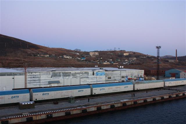 러시아 하산 자루비노항에는 지난 6일 화물 열차들이 분주하게 움직이고 있다.  중국 훈춘 이범수 기자 bulse46@seoul.co.kr