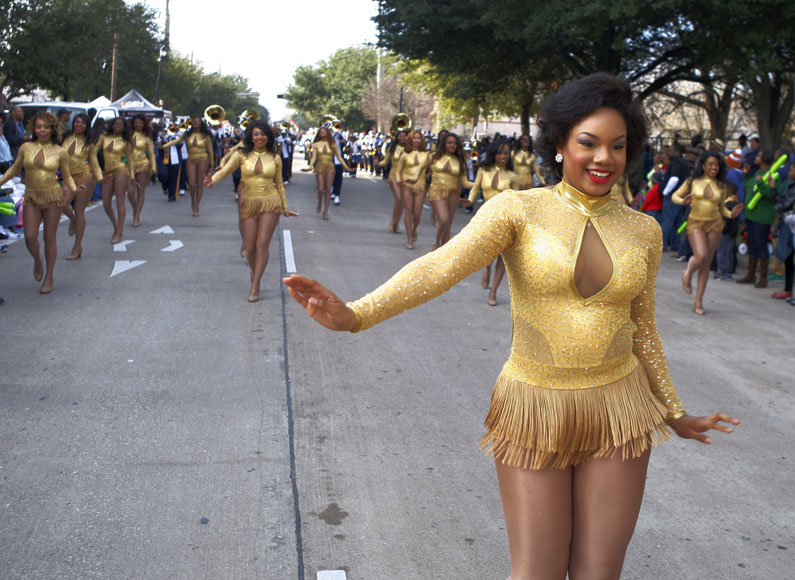 20일(현지시간) 휴스턴에서 열린 MLK 퍼레이드 치어리더들이 퍼레이드에 참가해 행진하고 있다. 신화/뉴시스