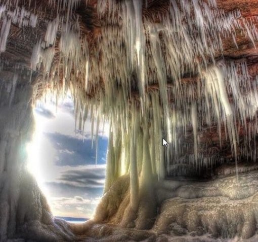 미국 위스콘신 북부에 있는 국립공원인 ‘어포슬 아일랜즈 호수’ 내부에 있는 동굴. / 미국 내무부 홈페이지