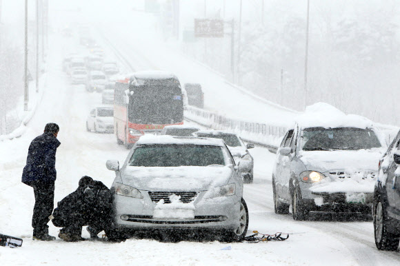 꽉 막힌 미시령동서관통도로