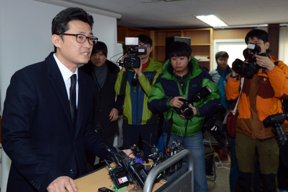 이집트 폭탄테러로 한국인 사상자가 발생한 가운데 17일 오전 충북 진천중앙교회 최규섭 부목사가 향후 대책을 발표하고 있다. 도준석 기자 pado@seoul.co.kr