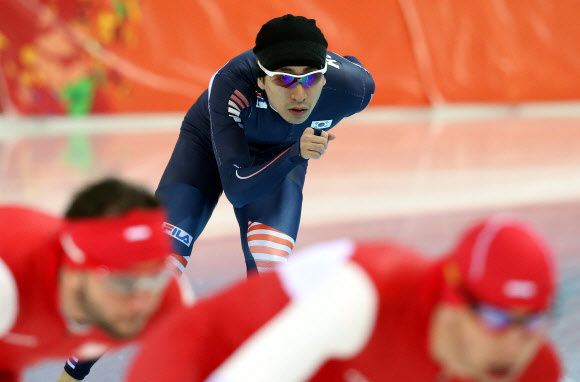 2014 소치 동계올림픽 스피드스케이팅 팀 추월 경기에 출전하는 한국 스피드스케이팅의 이승훈이 21일 러시아 소치의 아들레르 아레나에서 훈련하고 있다. 연합뉴스