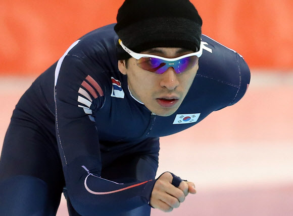 2014 소치 동계올림픽 스피드스케이팅 팀 추월 경기에 출전하는 한국 스피드스케이팅의 이승훈이 21일 러시아 소치의 아들레르 아레나에서 훈련하고 있다. 연합뉴스