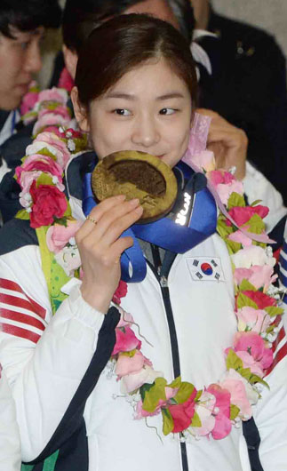 김연아와 초콜릿 금메달. 손형준 기자 boltagoo@seoul.co.kr