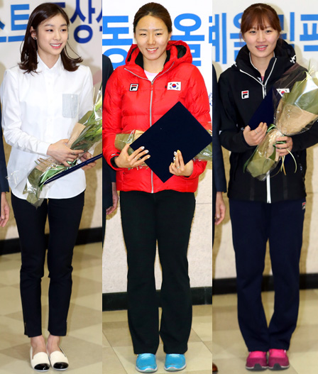 3일 오후 서울 공릉동 태릉국제스케이트장 회의실에서 열린 ‘제22회 소치 동계올림픽 메달리스트 포상식’에서 포상금을 받은 뒤 함께 기념촬영을 하고 있다. 왼쪽부터 김연아, 이상화, 박승희. 연합뉴스