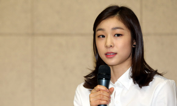 3일 오후 서울 공릉동 태릉국제스케이트장 회의실에서 열린 ’제22회 소치 동계올림픽 메달리스트 포상식’에서 김연아가 소감을 밝히고 있다.  연합뉴스
