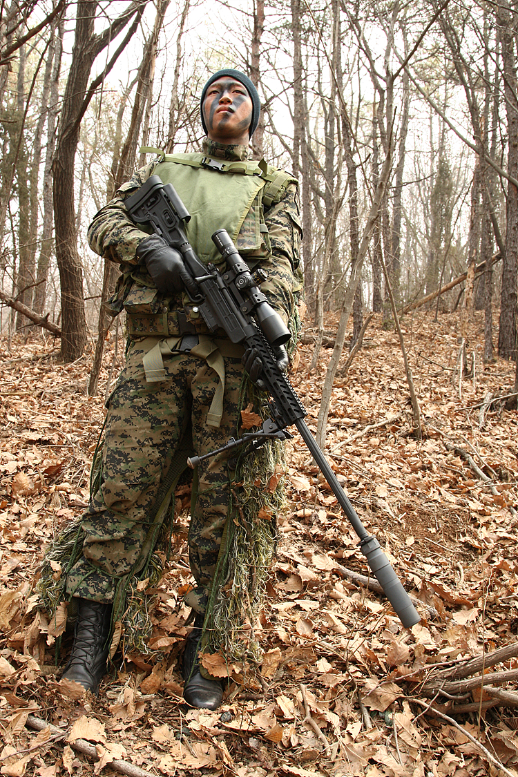 K-14 저격소총을 들고 있는 특전사의 저격수.