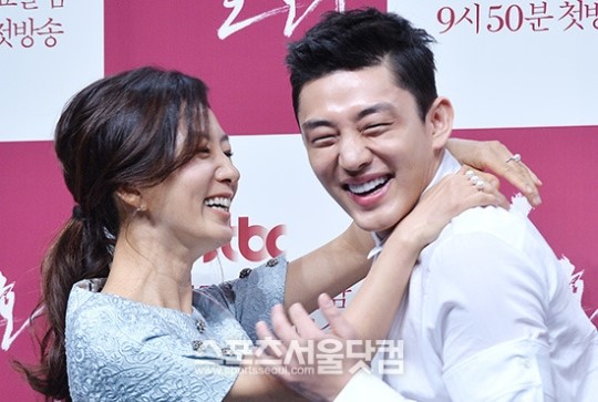 밀회 김희애 유아인  