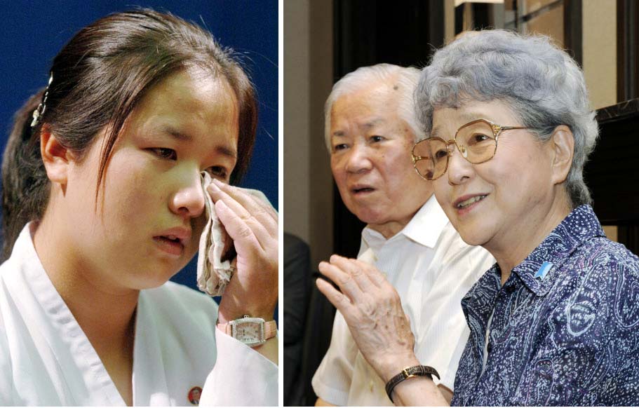 요코다 메구미 부모(오른쪽)과 손녀 김혜경(왼쪽). AP=연합뉴스