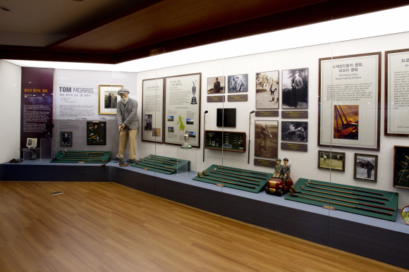 20일 골프웨어 전문 브랜드인 슈페리어 서울 대치동 신사옥에 들어선 한국 최초의 골프박물관인 ‘세계골프역사박물관’ 모습.