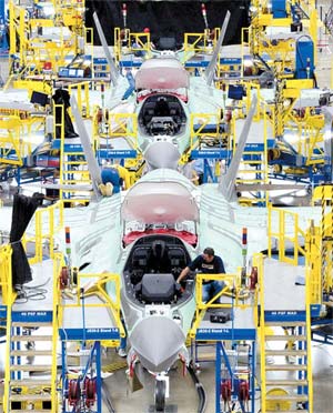 미국 텍사스주 소도시 포트워스에 위치한 록히드 마틴사 항공부문 본사 F-35 생산라인.  록히드마틴제공