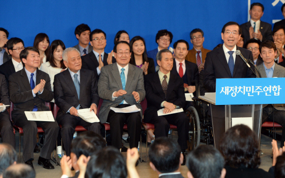 23일 서울 대방동 여성플라자에서 열린 새정치민주연합 서울시당 창당대회에 참석한 박원순 서울시장이 인사말을 하고 있다. 정연호기자 tpgod@seoul.co.kr