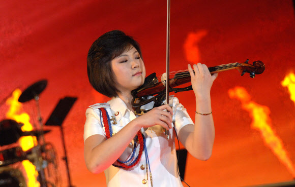 공연하는 모란봉악단