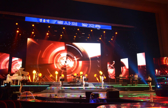 공연하는 모란봉악단