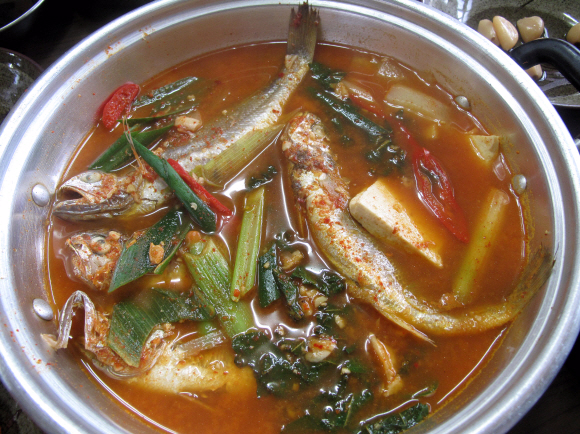 흑산도 등에서 말린 조기에 소금간만 해서 끓여 먹던 조기 간국.