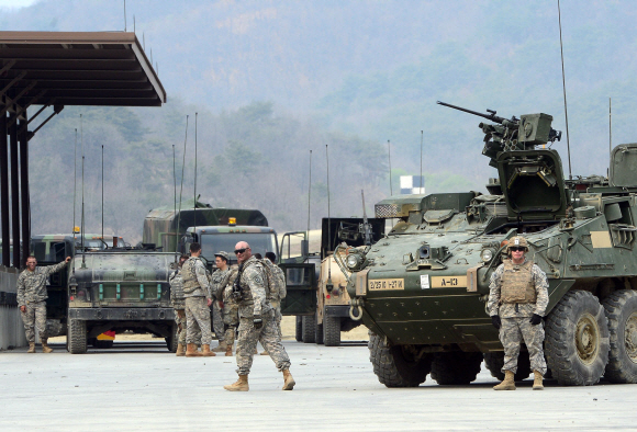 11일 경기도 포천 영중면 로드리게스 훈련장에서 열린 한미 제병협동 실사격 훈련에서 미군의 전투차량들이 훈련을 마치고 복귀하고 있다. 정연호 기자 tpgod@seoul.co.kr